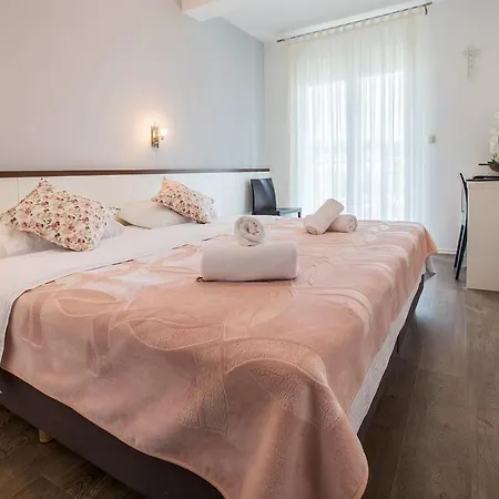 Dina Hotel